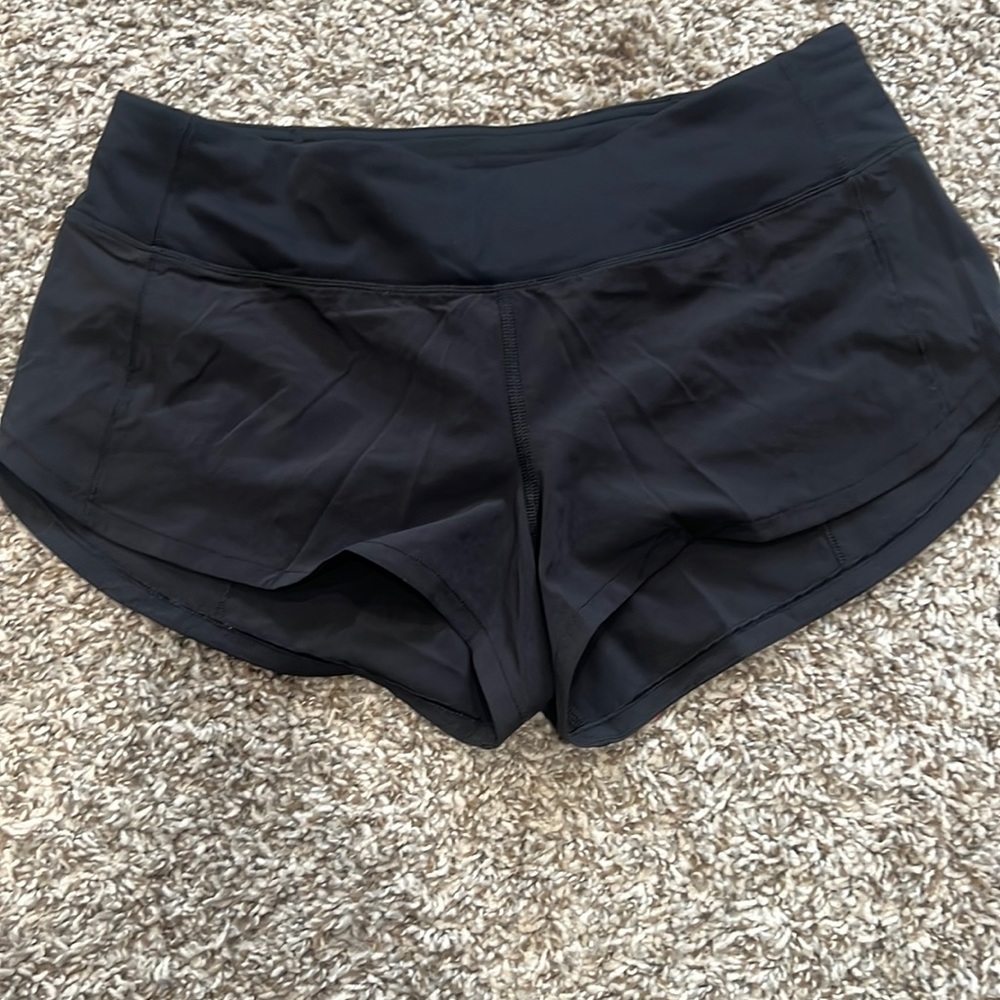 Never worn size 6 Lululemon 2 1/2 inch shorts